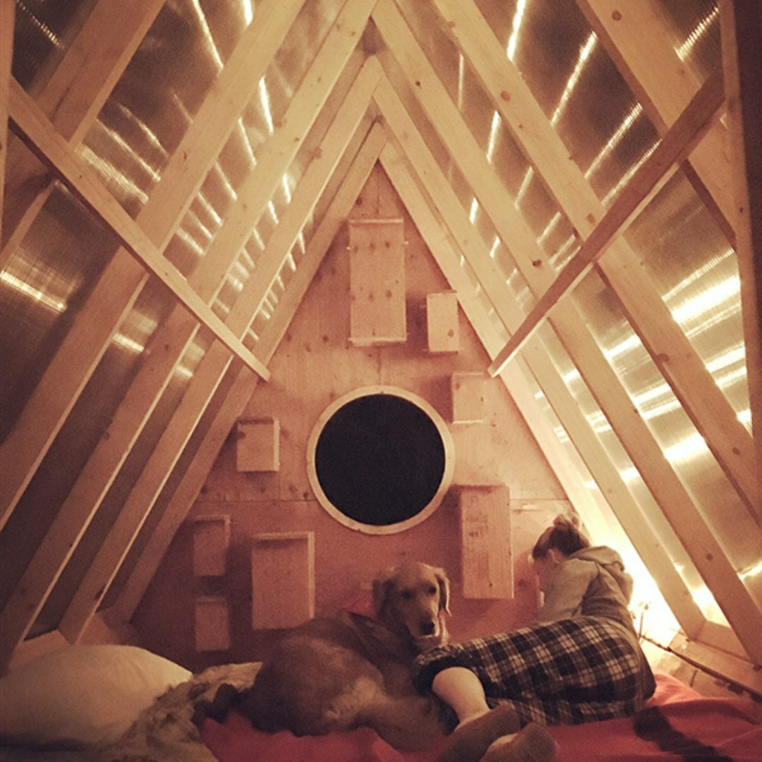 The birdhut - площадью 9 квадратов на лесистом склоне в горах Британской Колумбии