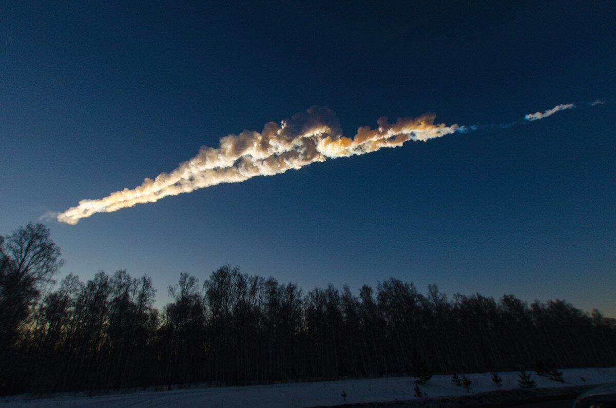 Это след челябинского метеорита в небе.<br>