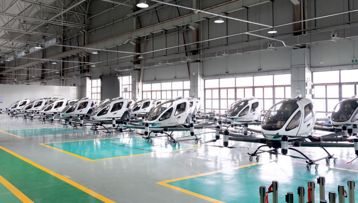 EHang начала серийные поставки электролета EH216-S первым заказчикам. Фото, видео