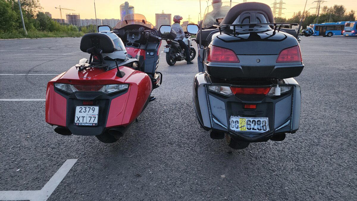 Отличия Honda Gold Wing и Honda F6B