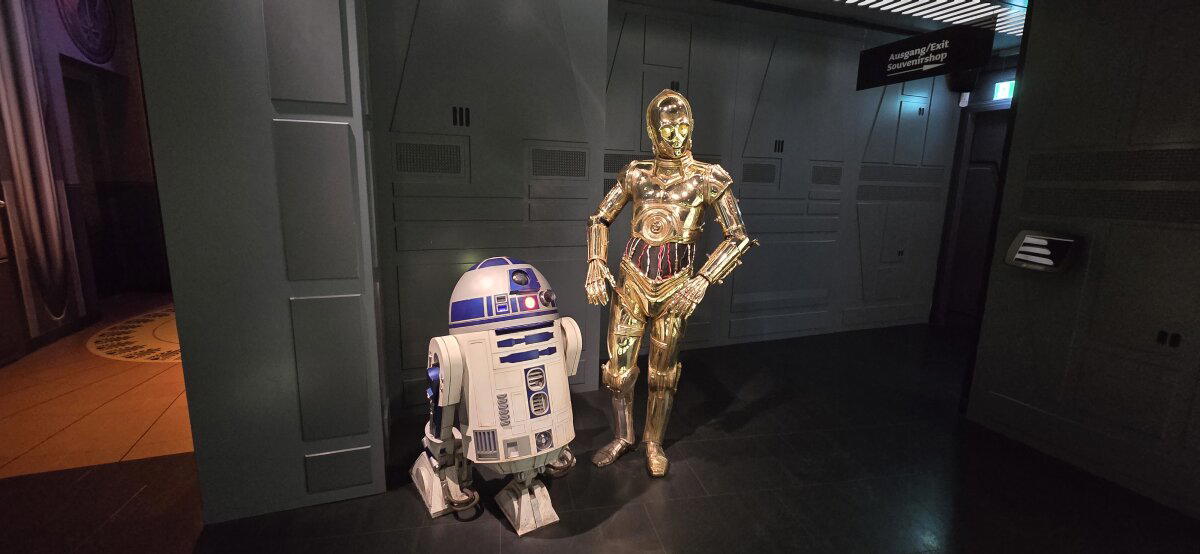 Это не те дроиды, которых вы ищете - знаменитые C3PO&amp;R2D2 :)))