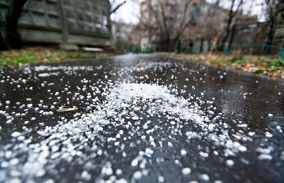 Почему при гололёде используют соль?