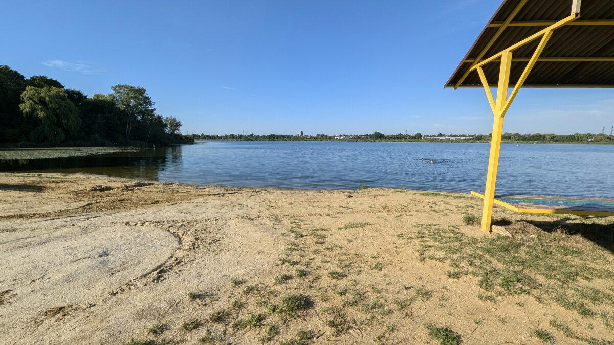 Всем лета. Нет ничего лучше в такую жару приехать утром на пустое прохладное озеро
