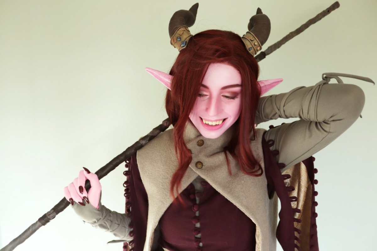 Косплей персонажа, монаха-тифлинга для системы Dungeons and Dragons