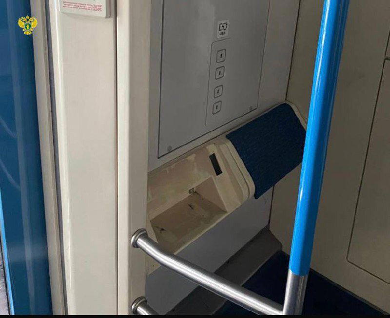 Пассажир московского метро тайком отломал и унес с собой боковое сиденье