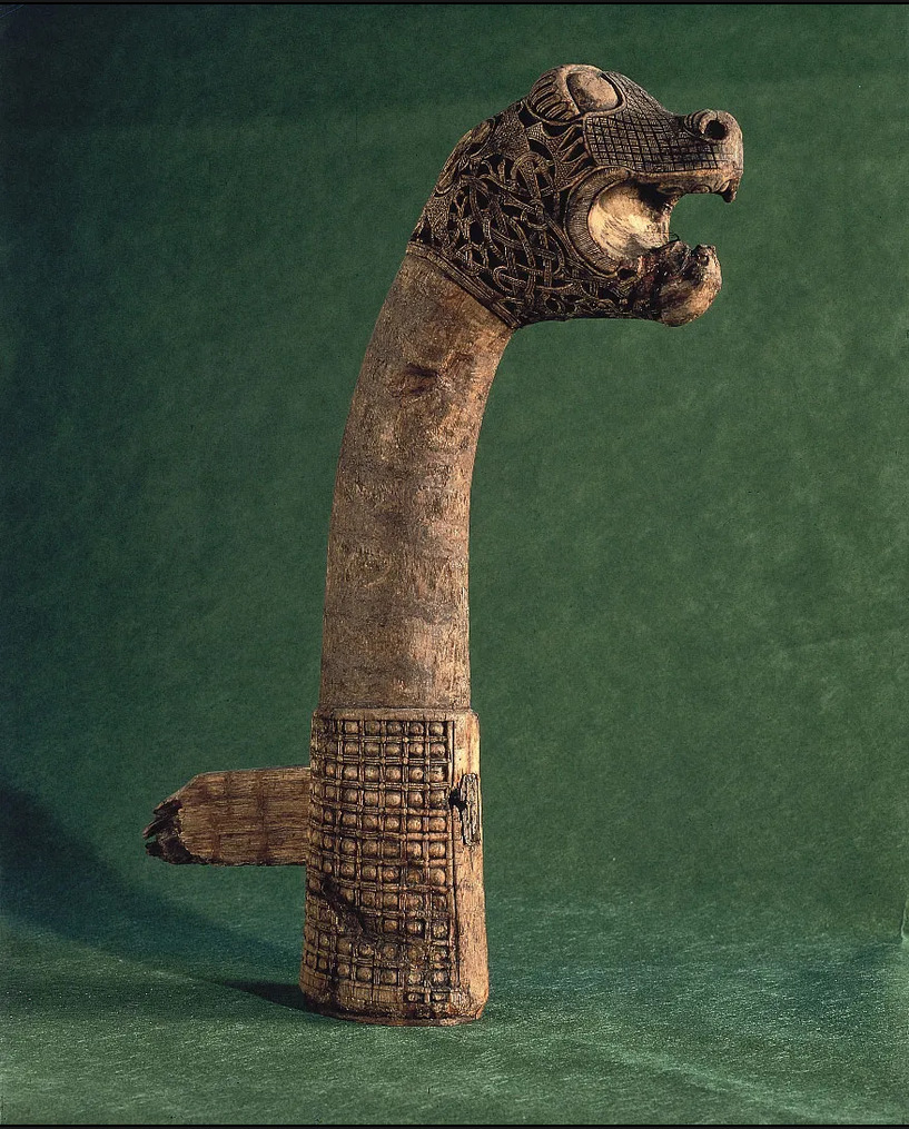 Носовая фигура с корабля из Осеберга, около 800 г. н.э.; Осло
