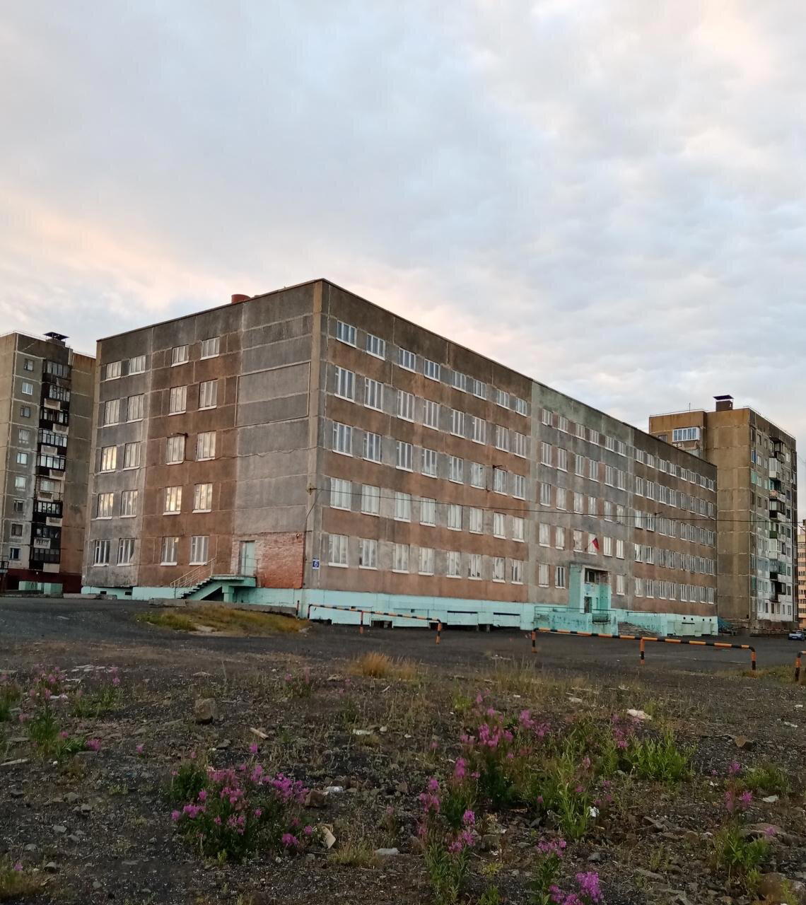 фото школы уже после 2010 вроде. Но она мало изменилась.