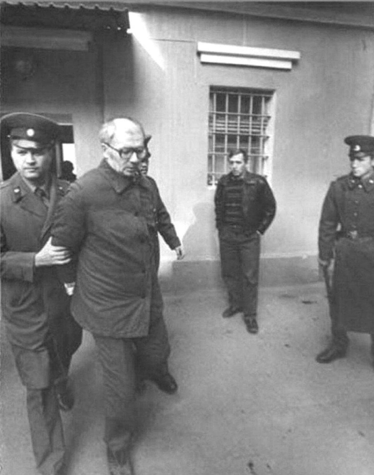 Чикатило обломали