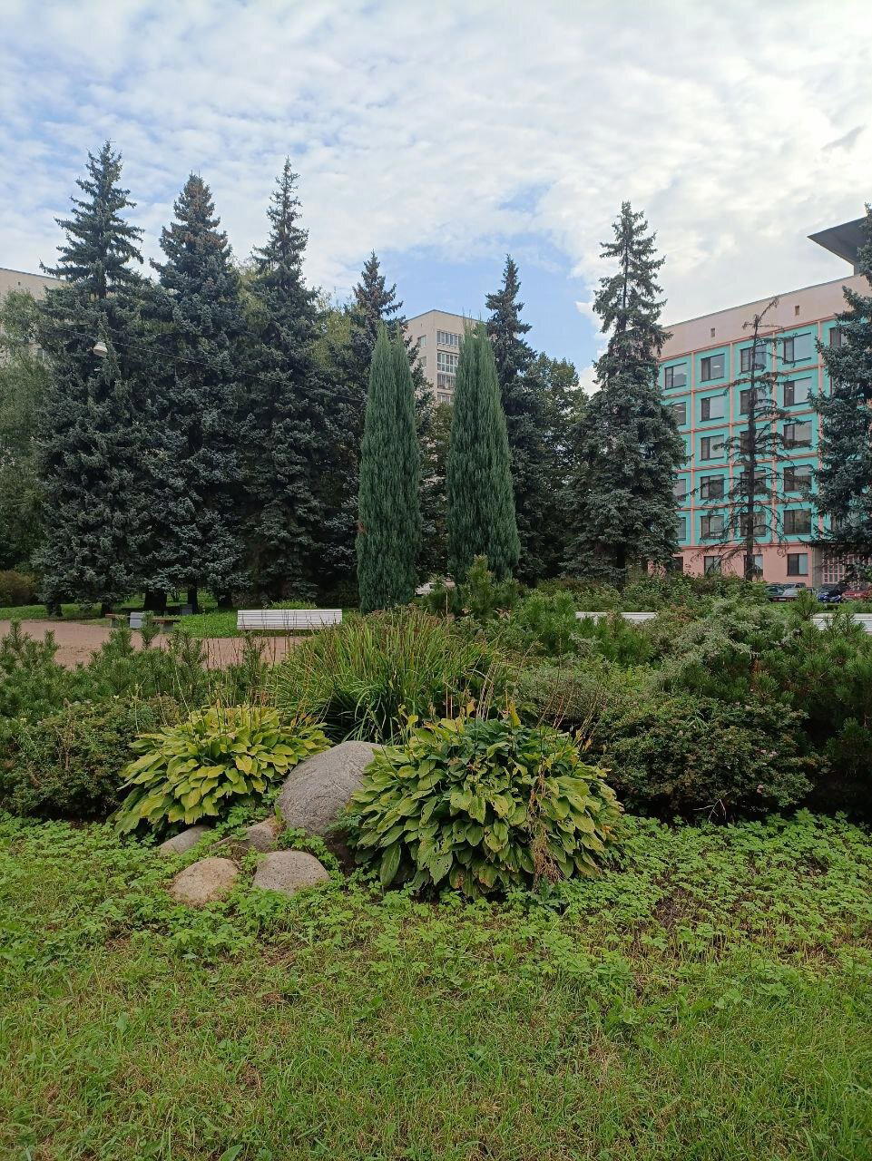 Облачно. Возможны осадки в виде осени. Фото.