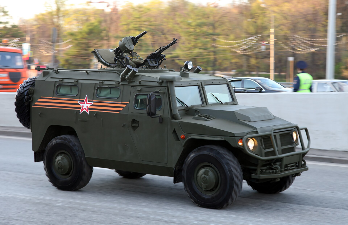Автомобиль специального назначения (АСН) 233115 «Тигр-М» СПН, из вооружения можно без труда опознать 7,62-мм пулемёт ПКП или «Печенег» и автоматический гранатомёт АГС-17 «Пламя»