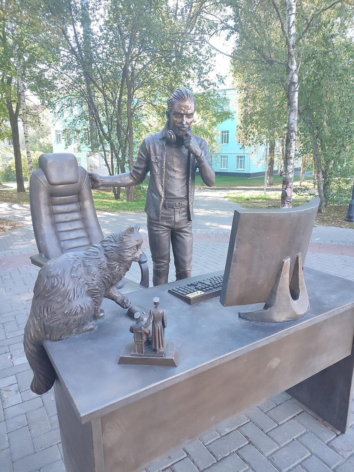 Памятник программисту в Ижевске