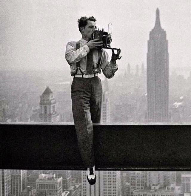 Фотограф Чарльз Клайд Эббетс за работой, 1930-е.