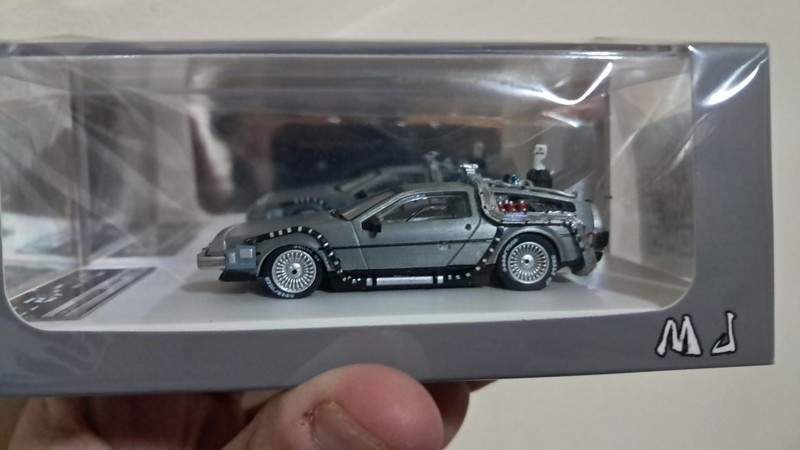 DeLorean в масштабе 1:64
