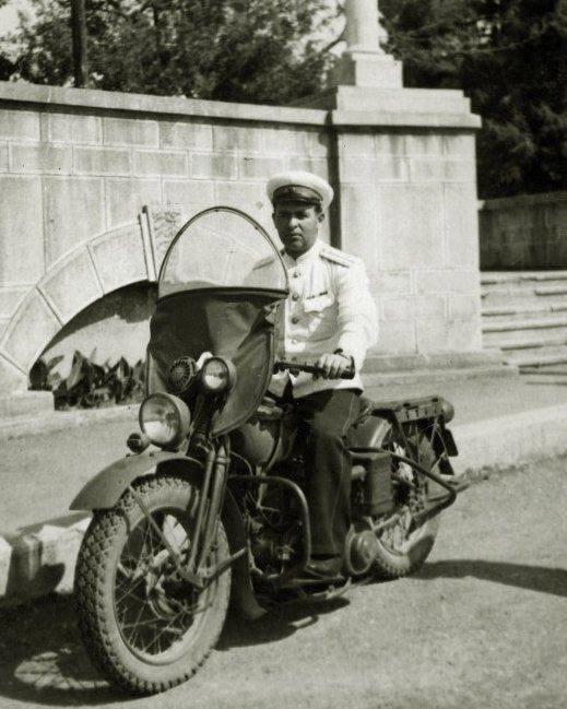 Советский милиционер на "Харлее", Сочи, 1947 год.