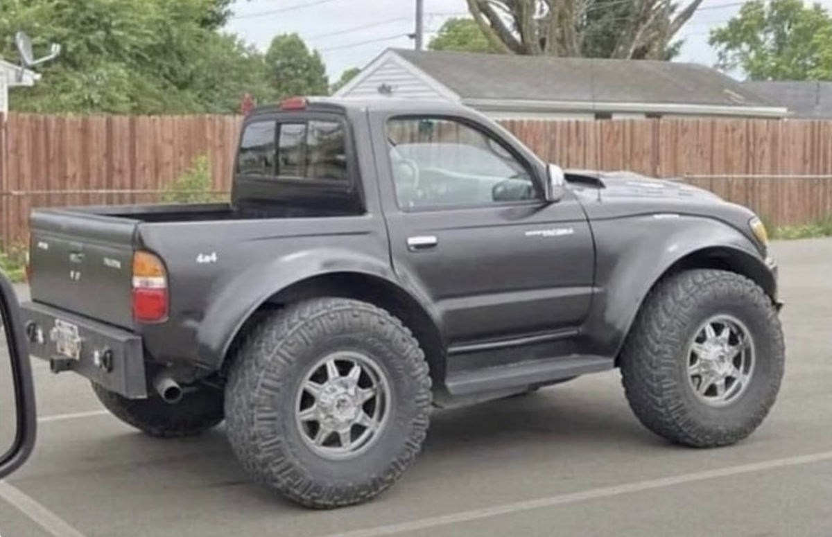 Узкий Jeep.
