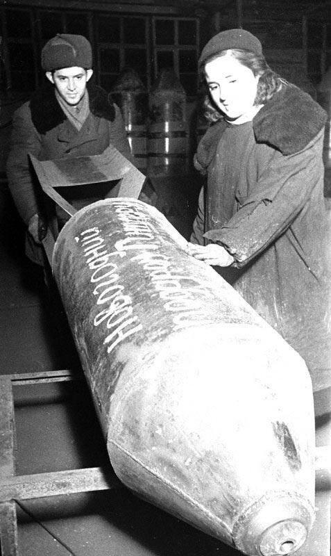 Декабрь 1942 года. Бомба с надписью «Новогодний подарок Гитлеру»