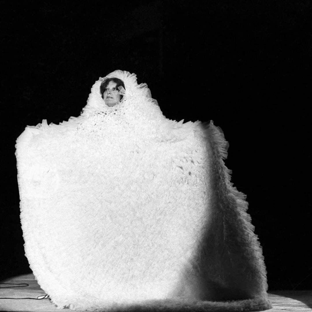 Алла Пугачева в костюме айсберга, концерт в Олимпийском, 1984 год.