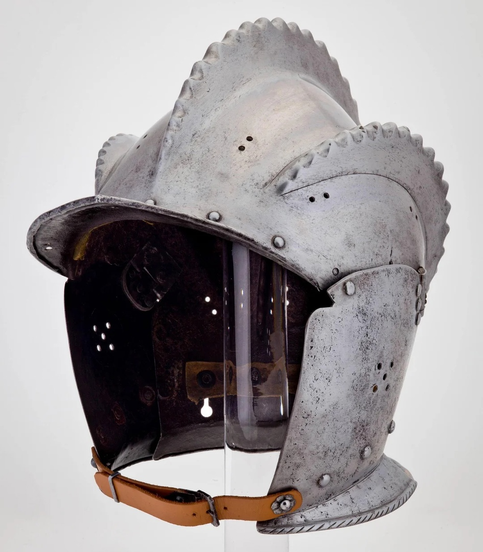 Открытый шлем типа бургоньет с тройным гребнем. Германия, 1550-1555 гг.