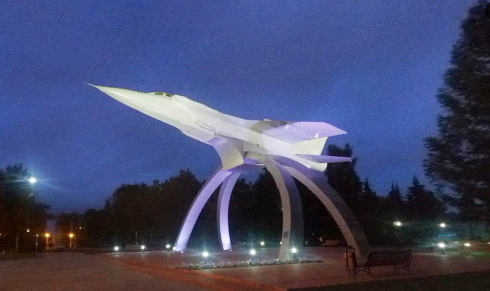 Жаль, ракет нет, а могли бы, и повесить, смотрелось бы намного лучше. Лично
я так считаю.