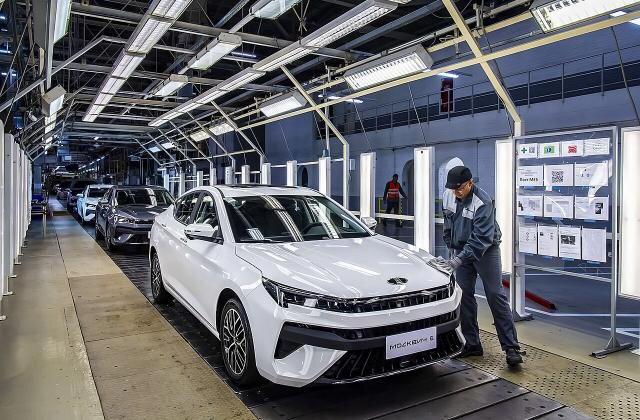 Москвич остается в лидерах: почему именно он занимает ТОП-10 автомобильного рынка России?