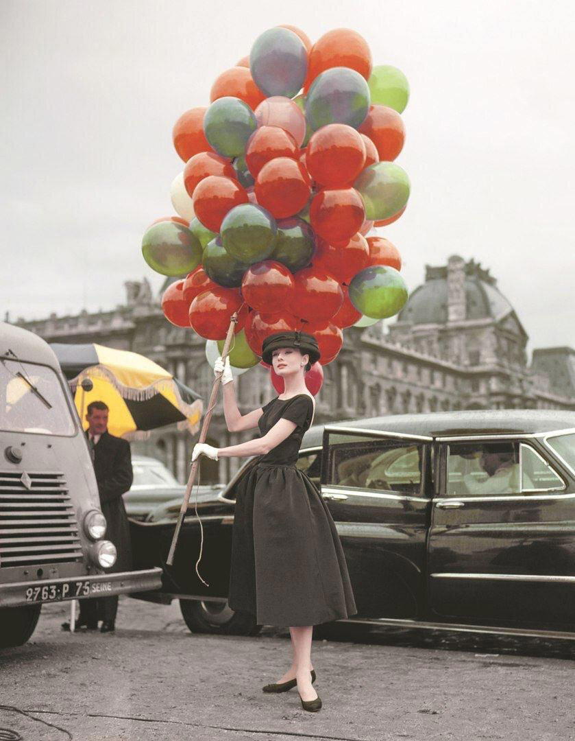 Одри Хепбёрн на съёмках фильма "Забавная мордашка" в Париже, 1957 год.