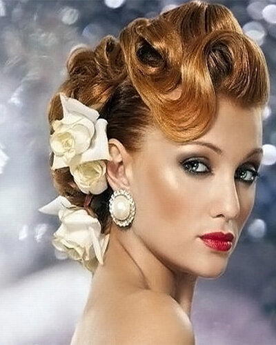 Если же полностью распущенные волосы вам не по вкусу, попробуйте сделать мальвинку. Для этого закрепите передние пряди заколкой или атласной лентой.