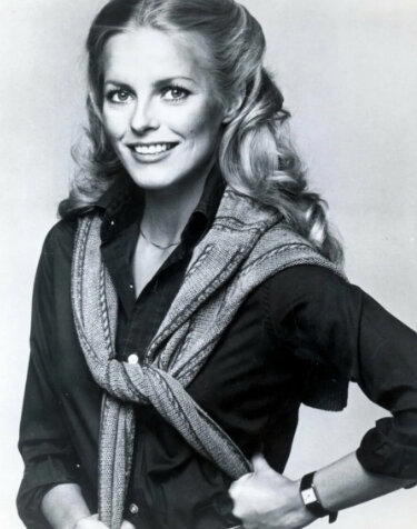 главный тренд весны-2025 элегантные прически из 70-х