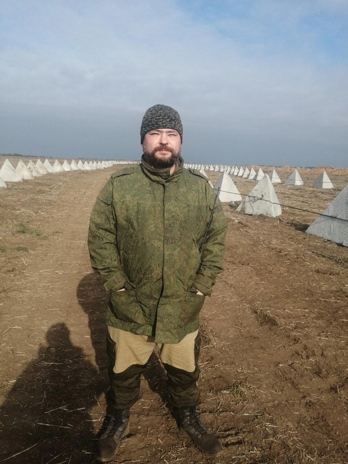 Это не треугольники, блять! И не пирамидки!!! Это называется - тетраэдры.