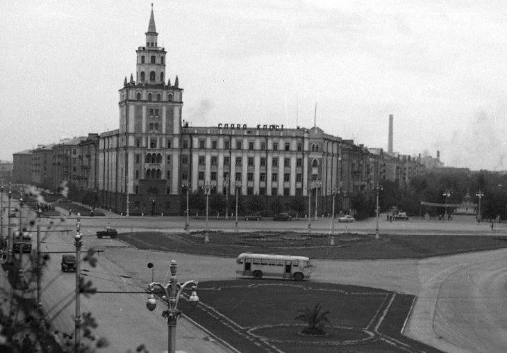 Вот она, Башня смерти в 1950-е годы.