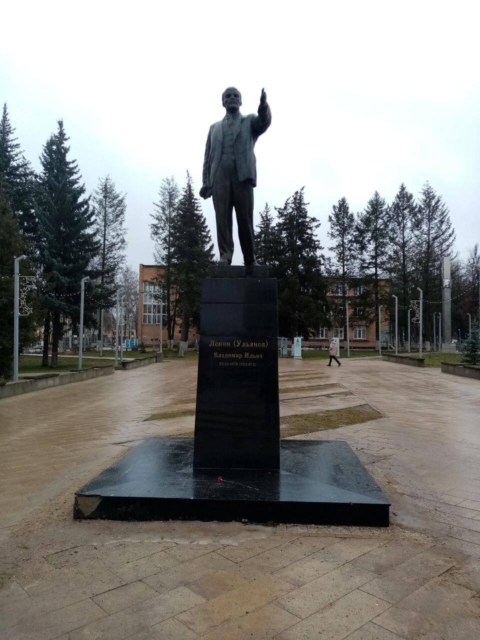 Памятник Ленину