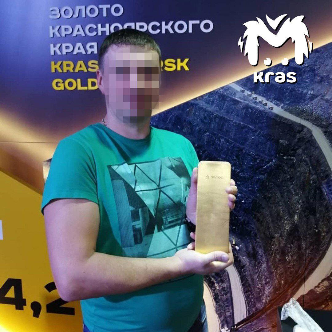 Красноярец заехал в сочинский торговый центр на внедорожнике.