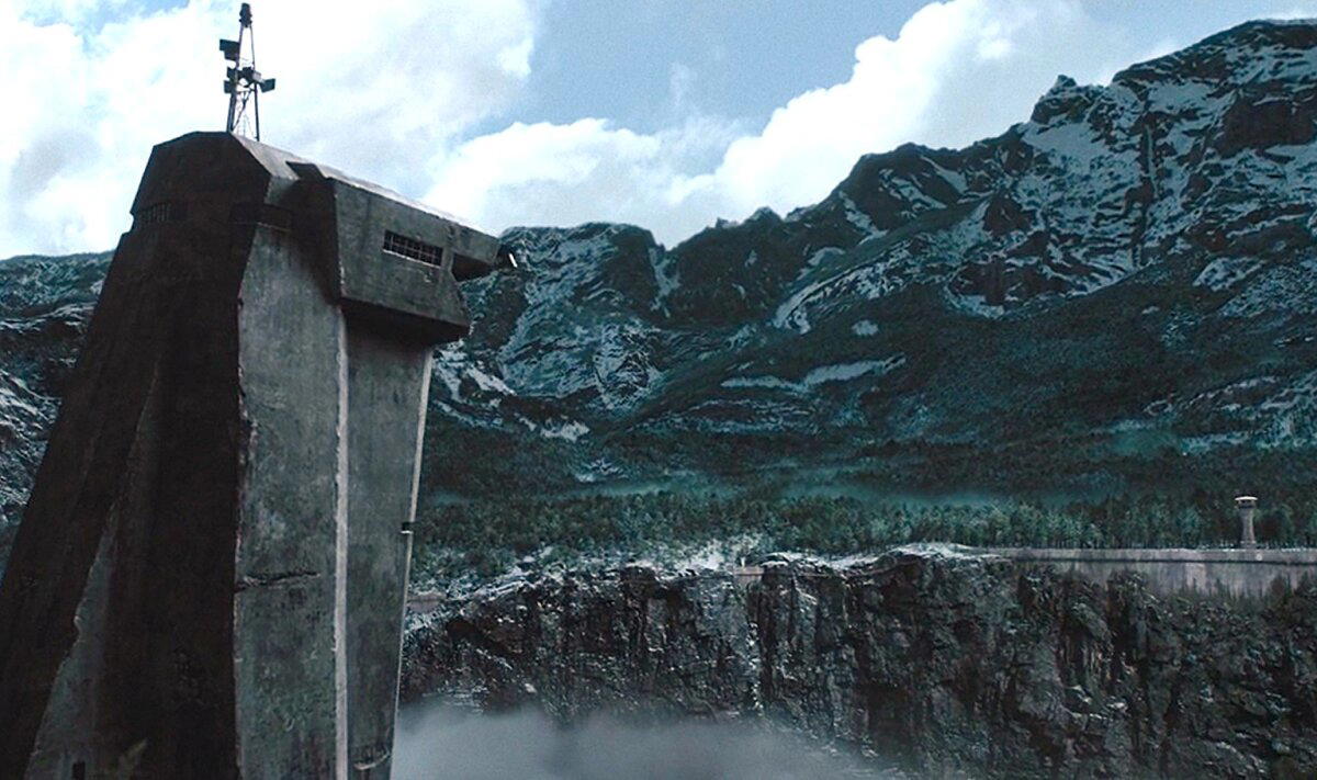 "Ущелье" (The Gorge) 2025. Фильм где всё есть - Фантастика, боевик, приключение, драма, ужасы.