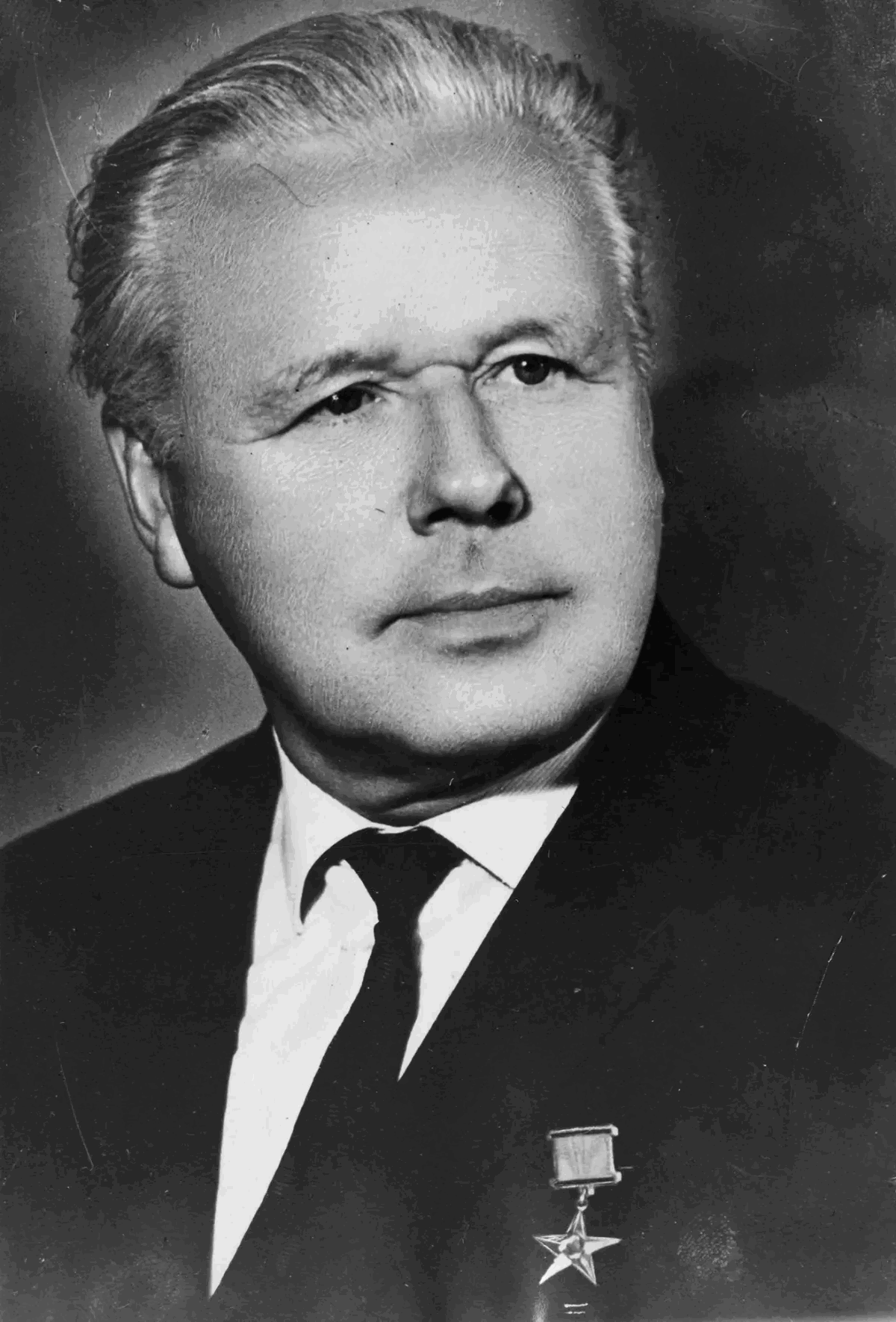 Собственно, Малышев Н.А. герой социалистического труда, инженер, доктор технических наук и член-корреспондент Академии наук СССР. Предложил и доказал практически возможность строительтсва ГЭС на Волге, Ефрате, Ниле и ряде других рек.