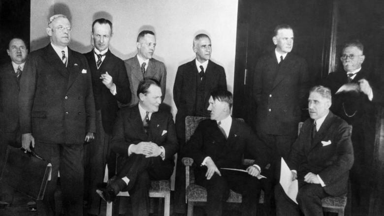 Гитлер и его кабинет министров, 30 января 1933 года — день, когда он стал канцлером Германии