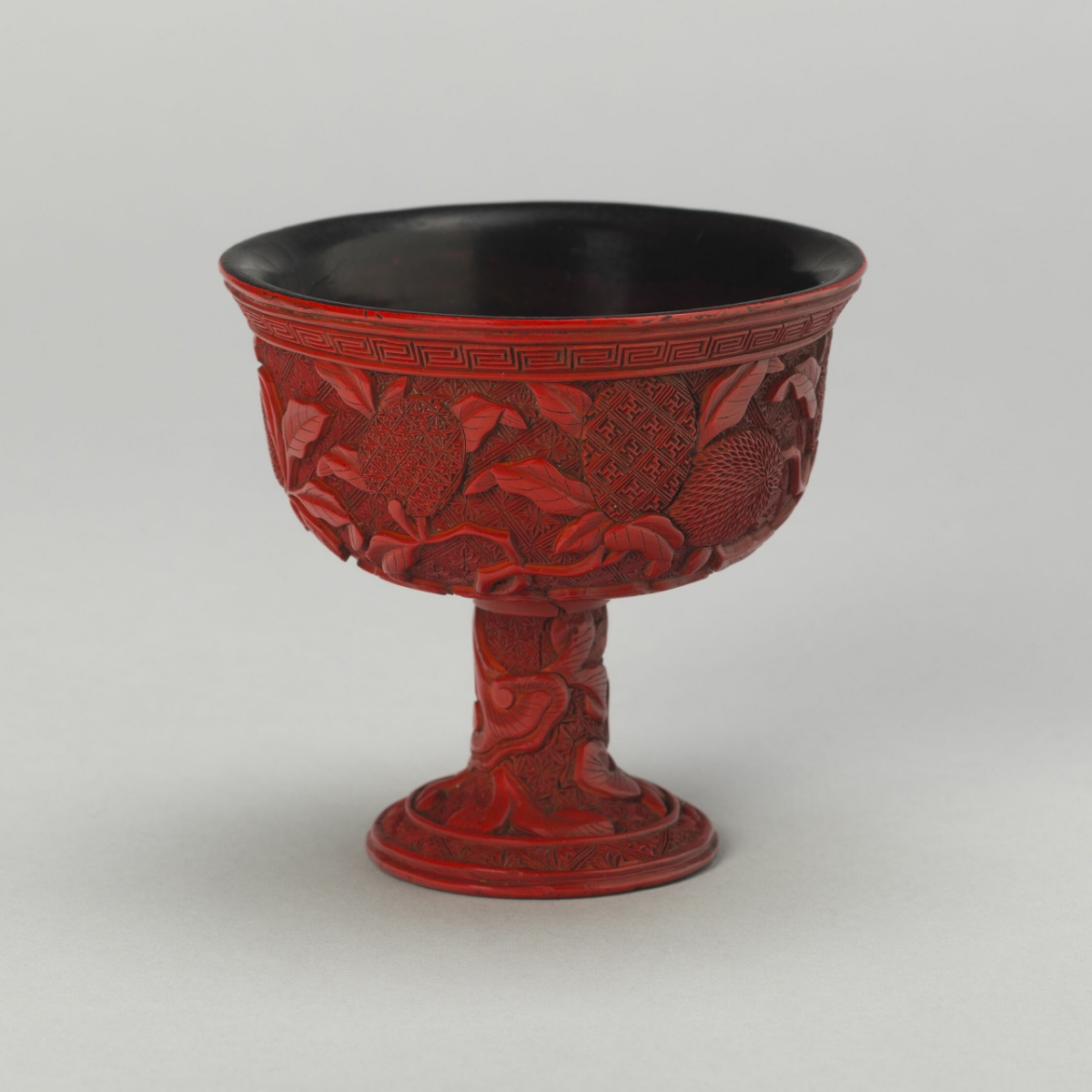 Красивая чайная чаша из Китая, династия Мин (1368–1644) гг.