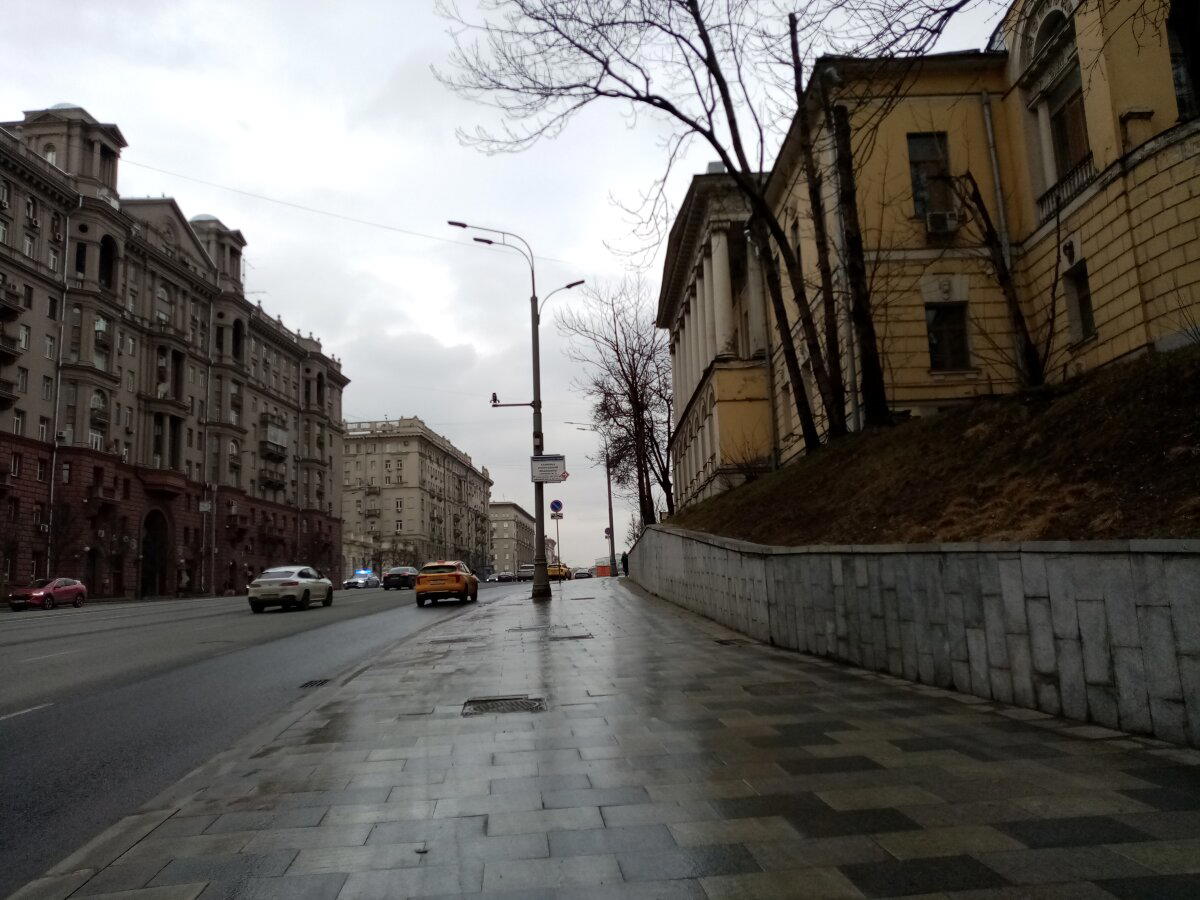 Где-то тут съемочная группа стояла (примерно).