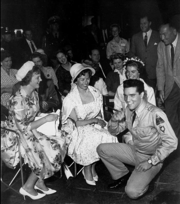Элвис Пресли и принцессы Норвегии, Швеции и Дании, 1960 год.