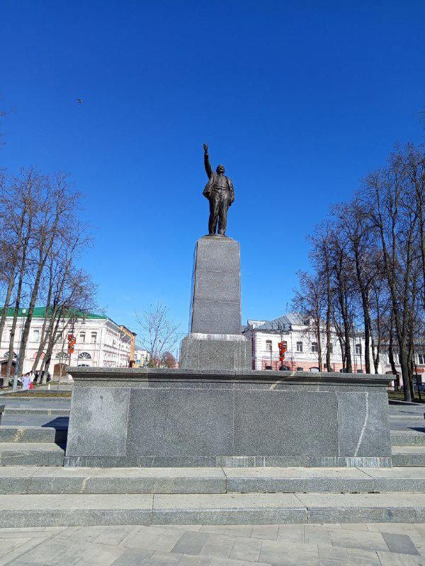 Ленин номер 5. Соборная площадь, город Егорьевск.