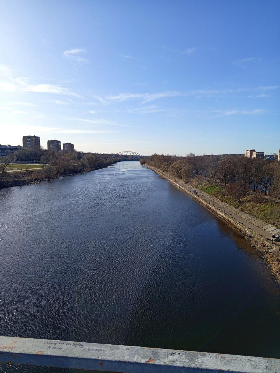 Река Москва. Вид с Новлянского моста.