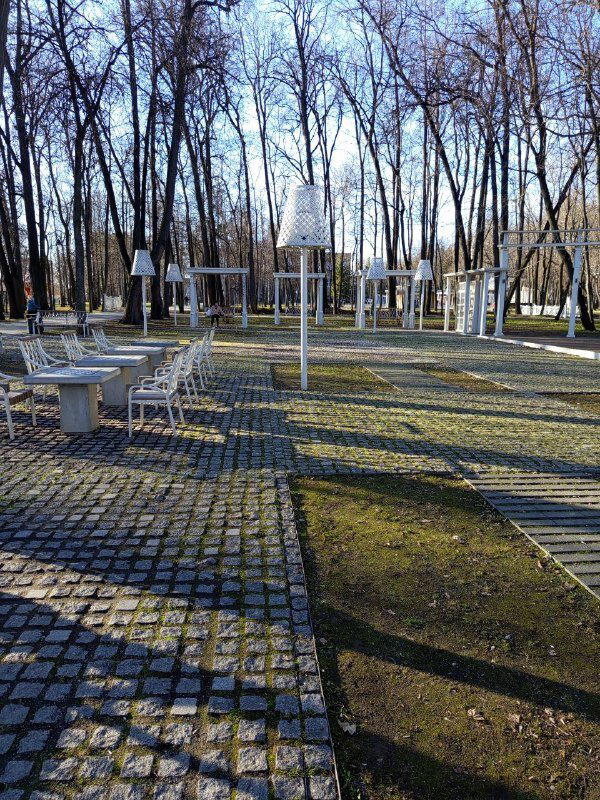 Фонари в виде торшеров. Красиво и по-домашнему.