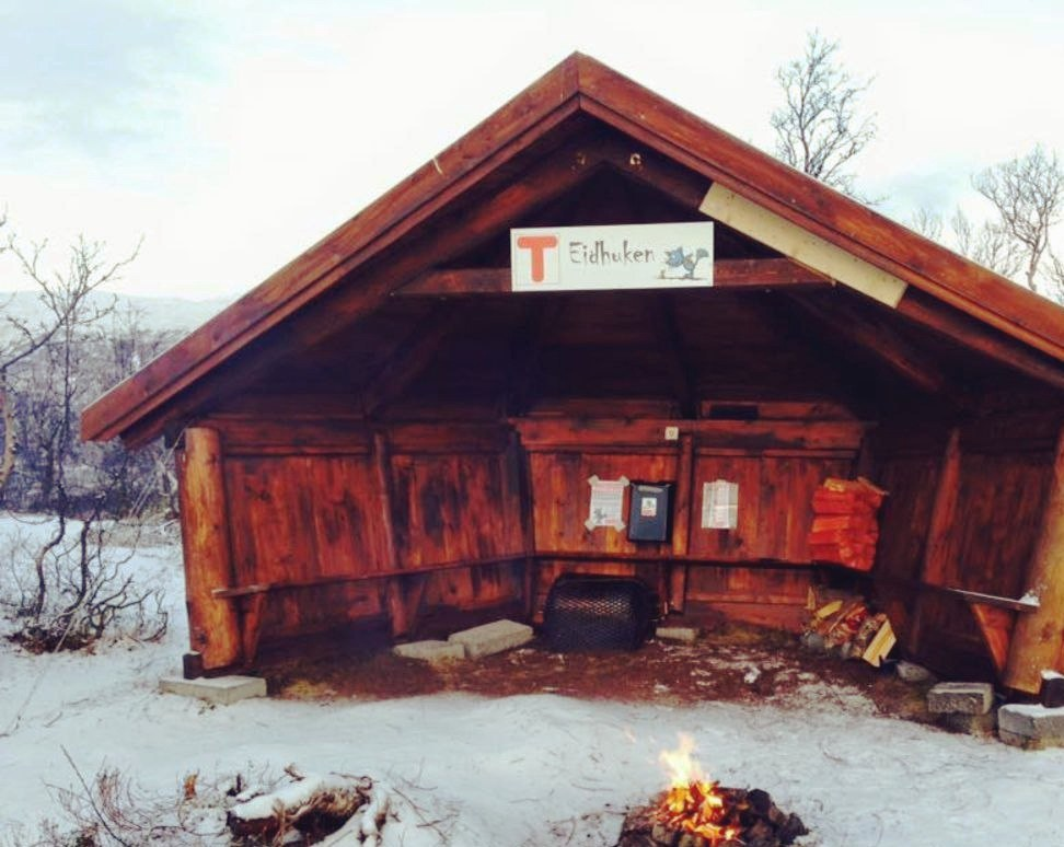 Gapahuken - традиционный в Норвегии лесной приют для путешественников, охотников и хранителей леса