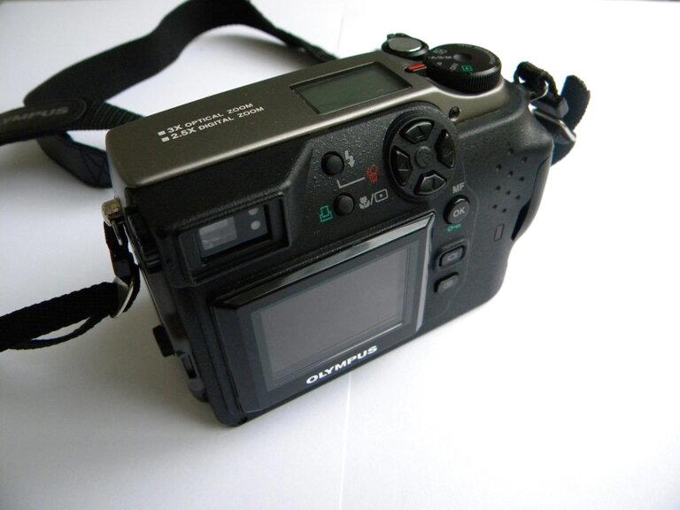 Какими были цифровые фотокамеры 25 лет назад - ретрообзорчик Olympus Camedia C-3000