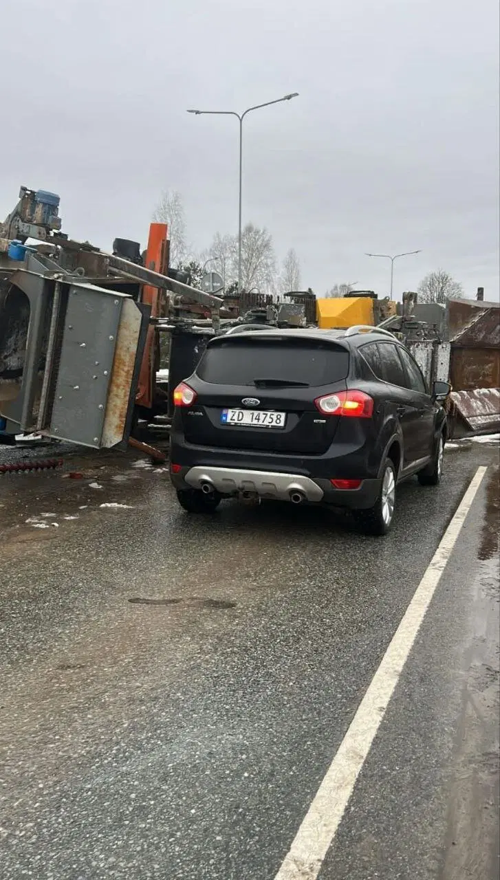 По полям, по полям, рижский трактор едет к нам!