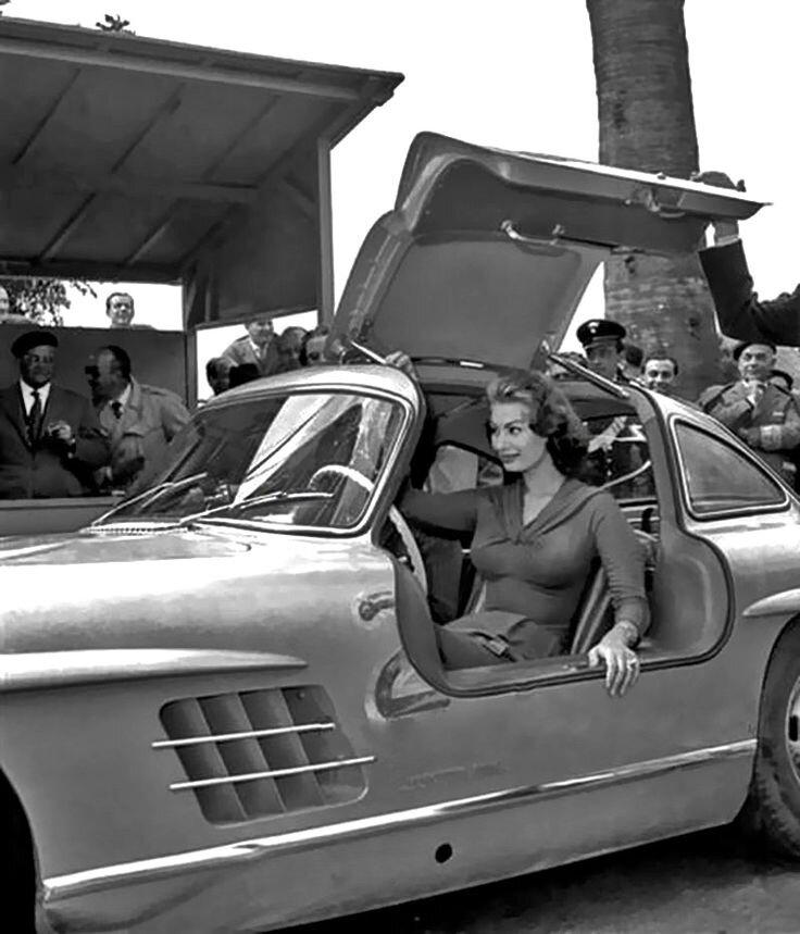 Роскошная Софи Лорен и ее Mercedes-Benz 300SL1955