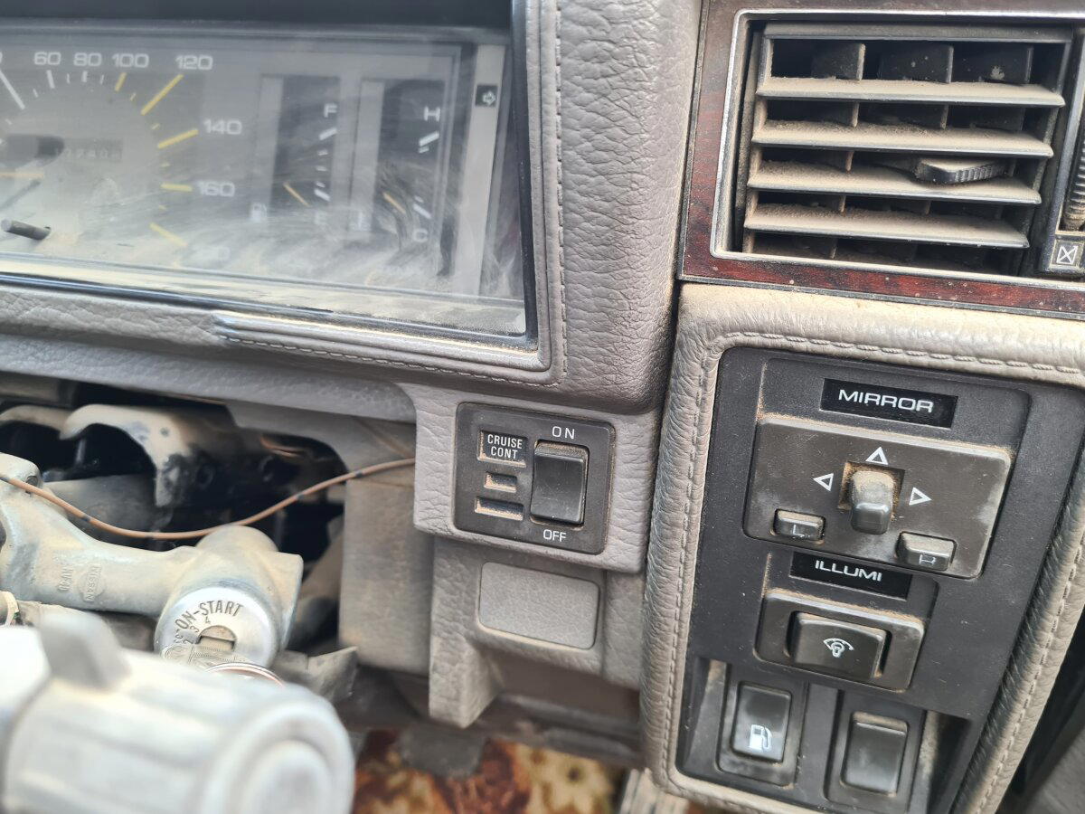 Невероятный вестерн / Покупка и доставка Nissan Cedric Y30'1984
