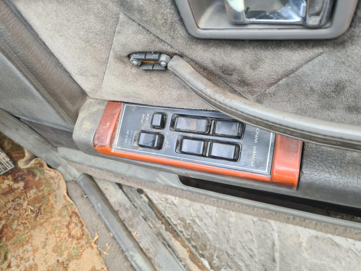 Невероятный вестерн / Покупка и доставка Nissan Cedric Y30'1984