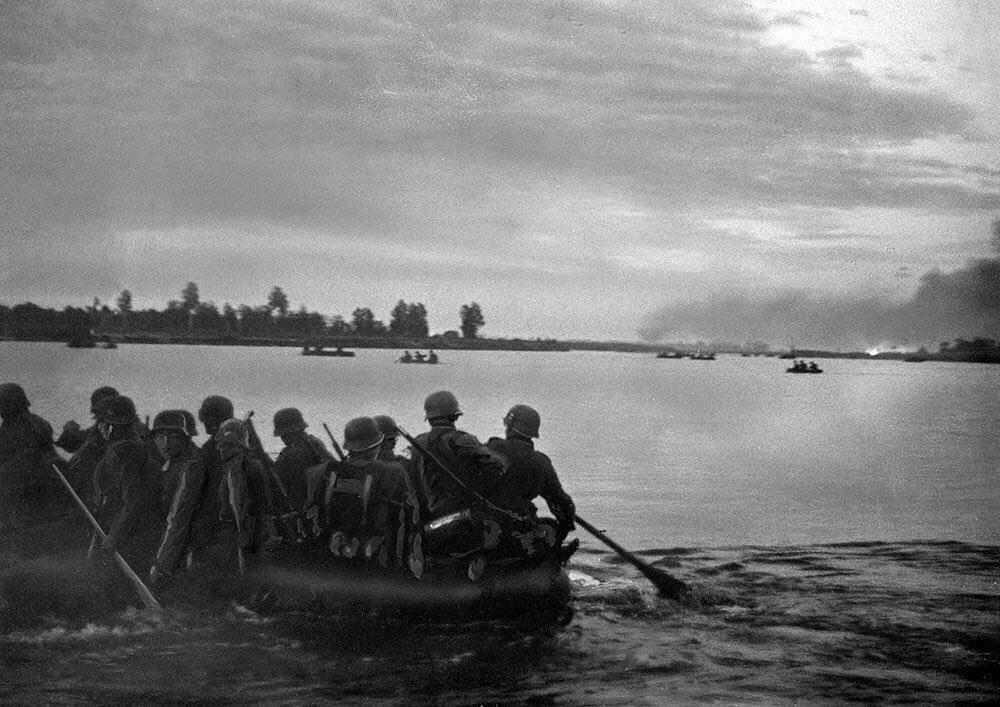 Немецкие солдаты на реке Буг в Беларуси, 22 июня 1941 год