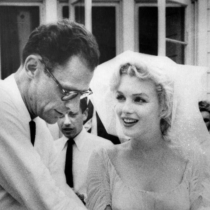Свaдьба Мэpилин Монрo и писателя Aртура Миллера, 1956 гoд.