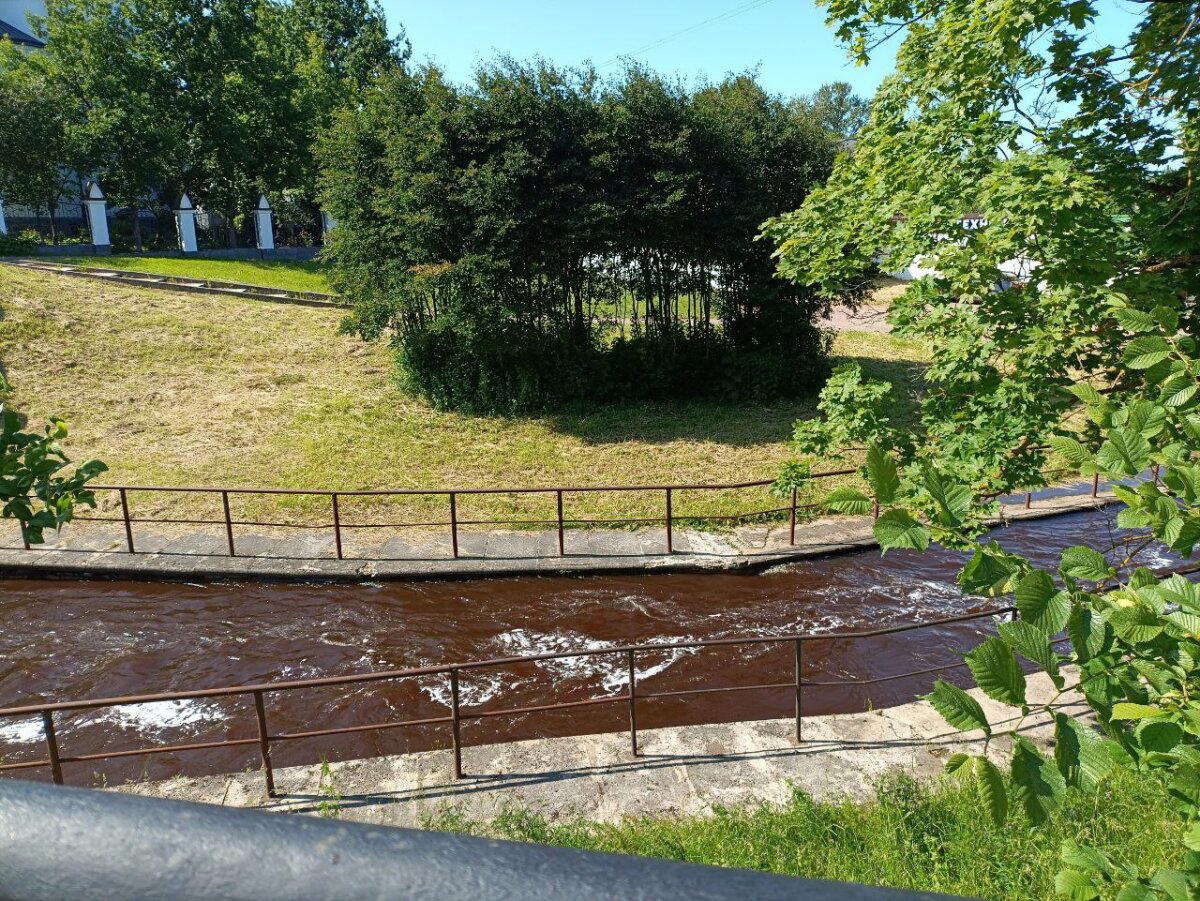 Улыбка сбежала от каменного лица. Мы нашли её через 100 км. Фото. Пейзажи.