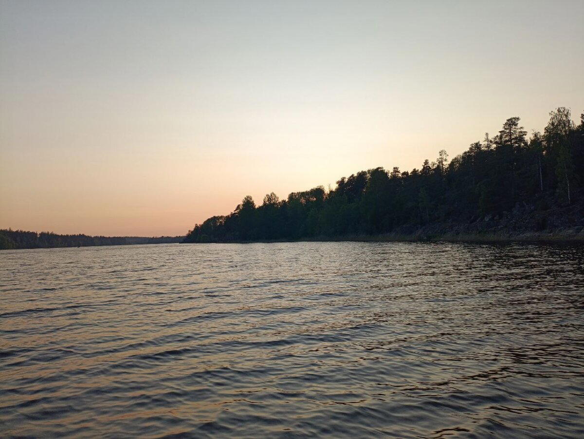 Улыбка сбежала от каменного лица. Мы нашли её через 100 км. Фото. Пейзажи.
